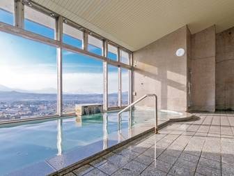 小布施温泉 あけびの湯/【大浴場】アルプスの山々を一望できます