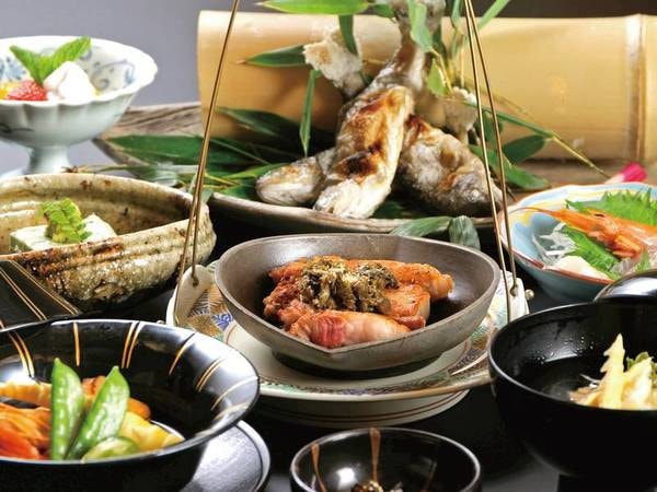 【絢aya会席/例】吟味された地元の食材を中心とした会席料理。