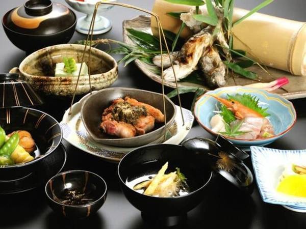 【絢aya会席/例】吟味された地元の食材を中心とした会席料理。
