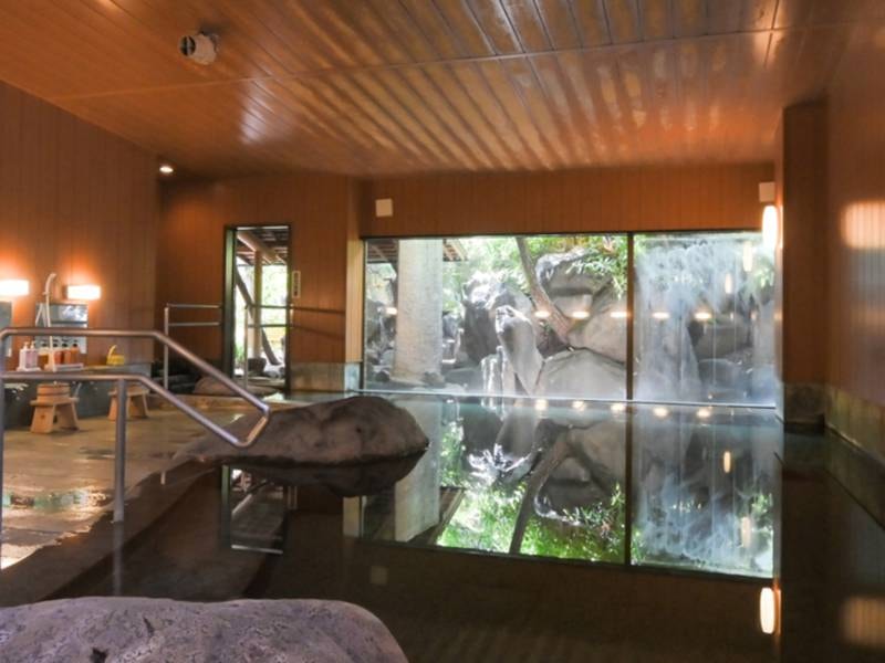 鯛の湯・内湯（大浴場）　百年の名湯をお楽しみください。