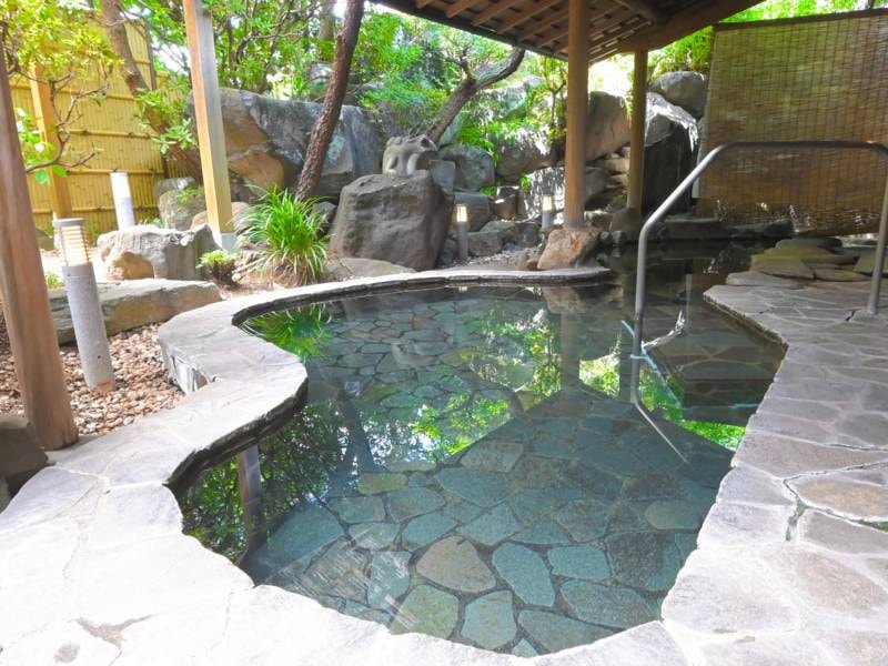 鯛の湯・露天風呂（大浴場）解放感のある露天風呂でくつろぎのひとときを。