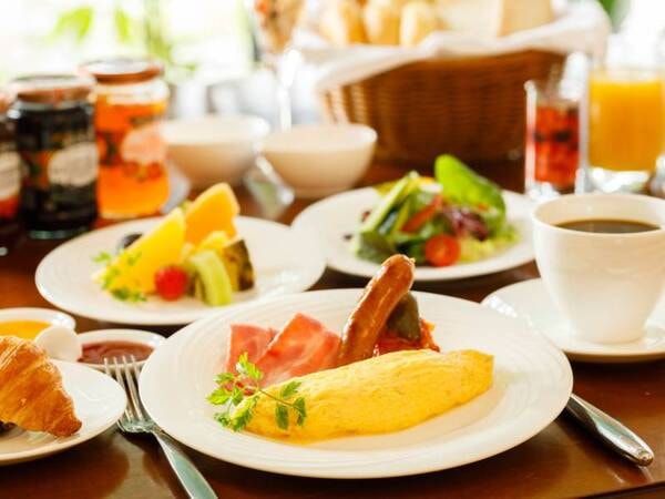【朝食/例】地元の新鮮食材を織り交ぜたご朝食で、素敵な一日のスタートを
