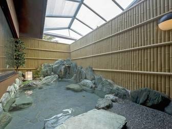 旅亭 萬葉/【露天風呂】入浴後に肌が滑らかになると評判の美人の湯を満喫