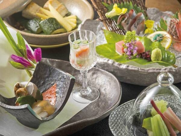 【夕食/例】日本海の鮮魚や加賀野菜など旬の食材を使用した懐石をご用意♪
