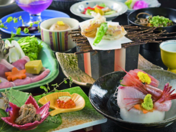 【加賀の彩花ごよみ会席/例】日本海の鮮魚や加賀野菜などを月替りでご用意！