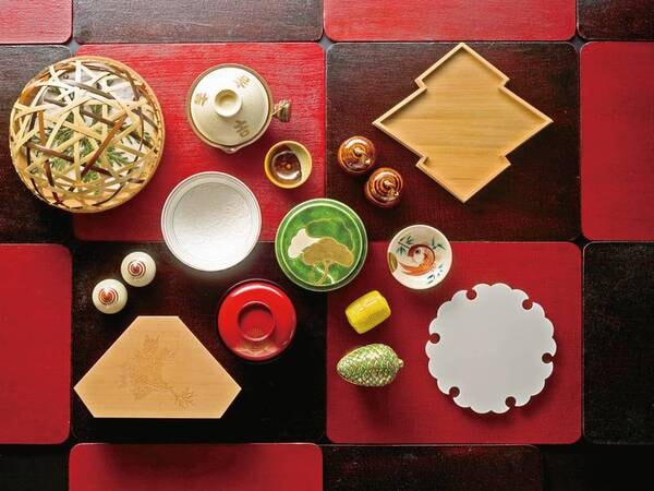 【こだわりの食器/例】伝統的な器や松乃碧オリジナルの器を愛でるのも食事の楽しみの一つ
