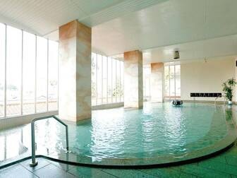 旅亭懐石　のとや／【男性大浴場】小気味いいジャズが流れる開放的な空間。