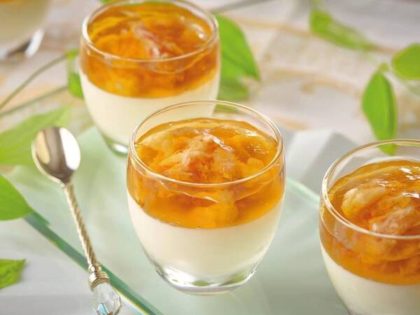 カニづくしバイキング_カニとカリフラワーのムースコンソメジュレ/例