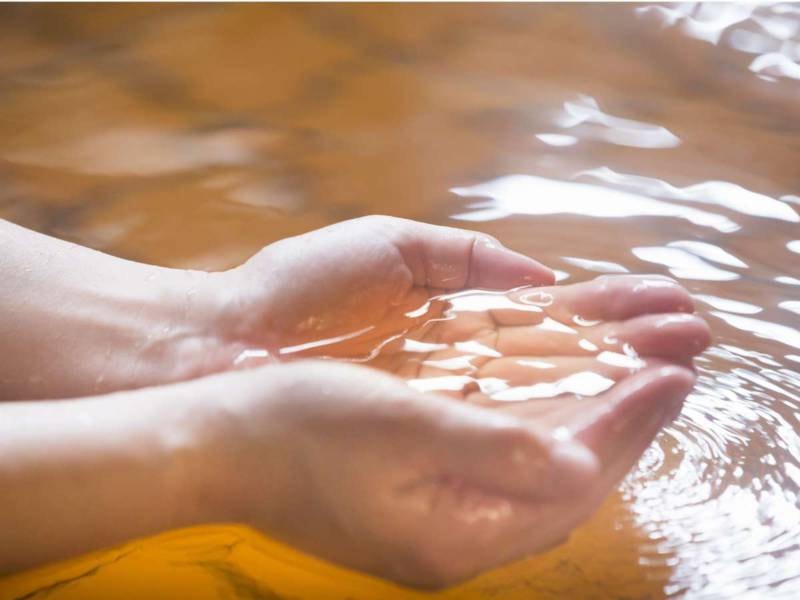 【温泉】金沢城のすぐそばで琥珀色の“美肌の湯”に浸かり至福のひとときを…