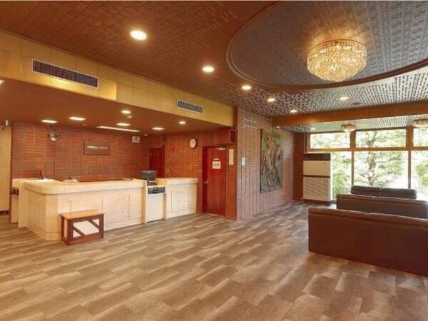 【ロビー】カラオケのご予約や観光のことなど、お気軽にお声がけください