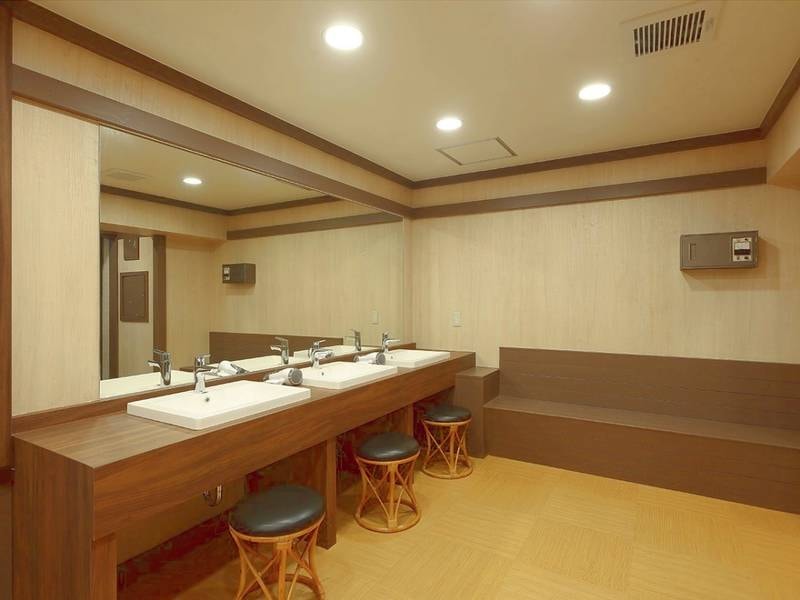 【大浴場】脱衣所はこちら