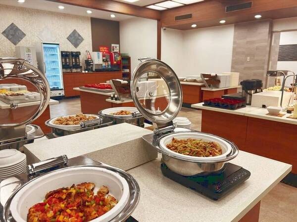 【バイキング／例】お好みにあわせて選べるバイキング。
旬の食材を利用した料理フェアと、アルコール・ソフトドリンクの飲み放題で、楽しいお食事のひとときをお過ごしください（お食事時間は90分です）