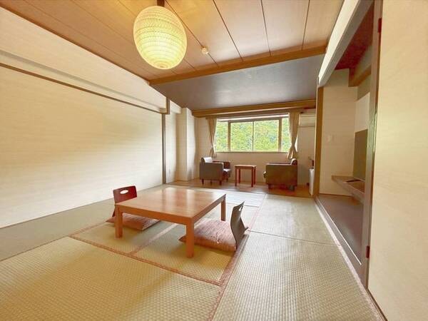 【山側眺望和室10畳間(禁煙)／例】箱根の自然に癒される