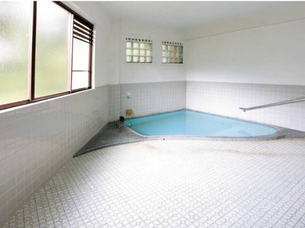 【大浴場】温泉はすべてかけ流し湯無色透明のアルカリ性塩化物泉