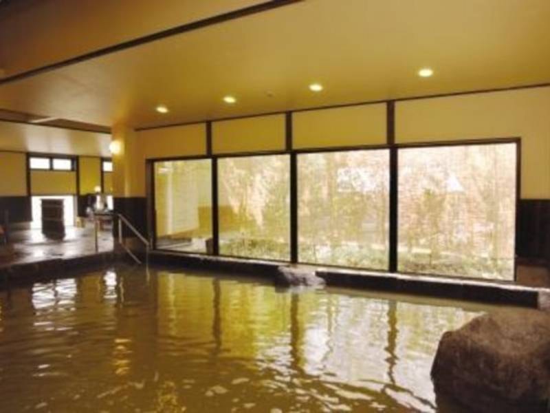 約30畳もの広さを有する内湯「御柱蔵石風呂」
