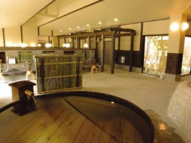 約120年前に味噌造りに使用されていた樽を用いた「味噌樽風呂」