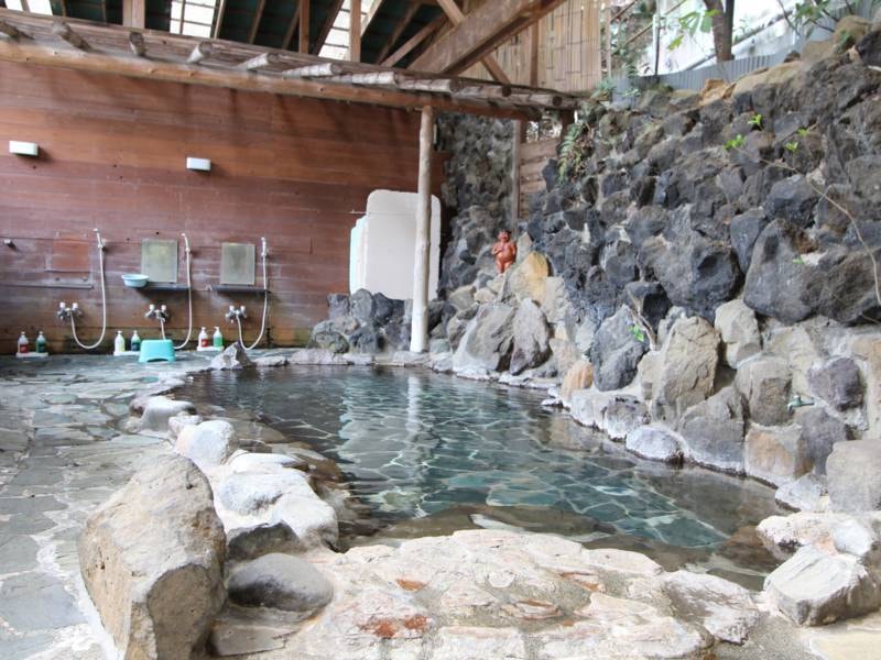 【露天風呂（男湯）】箱根湯本駅に一番近い源泉かけ流しの露天風呂