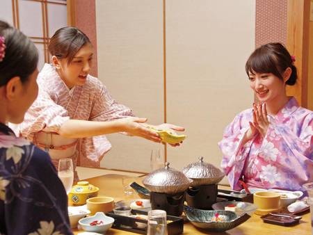 箱根湯本温泉 ホテルおかだの アニバーサリー お部屋で和会席コース ケーキとスパークリングワインの特典付 誕生日 結婚記念日 Null円 最上階和室 雅の間 64平米 喫煙 ゆこゆこ