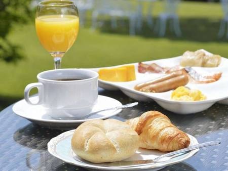 小田急箱根レイクホテルの 一泊朝食付 仕事終わりにそのまま箱根へ 温泉と身体が目覚める森のブレックファスト付 10 700円 洋室18平米ツインバストイレ付 禁煙 ゆこゆこ