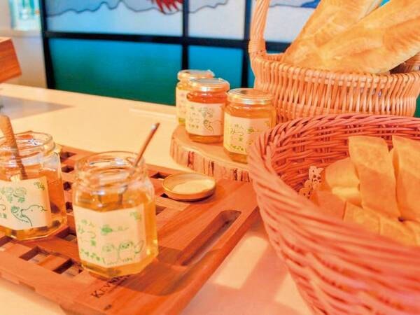 【朝食マルスコイバイキング】地元の養蜂家から取り寄せた菩提樹蜜を使用したはちみつです♪（イメージ）