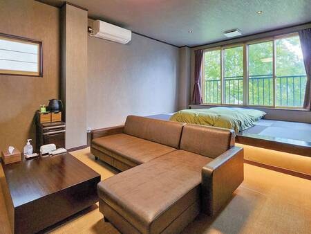 客室は和洋室3種(ダブル/13～14畳/8畳+12畳)より宿お任せ。※写真は［和洋室］2階／BT付◆ヒノキ風呂