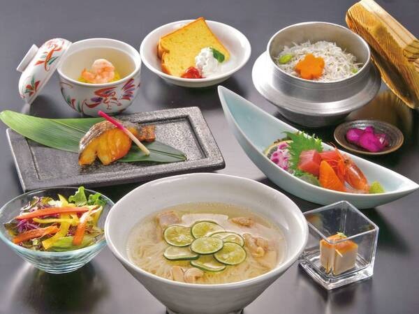 【鳳〜HOU〜コース/一例】新篠津産豆腐と大海老、帆立、季節の野菜の蒸篭蒸し