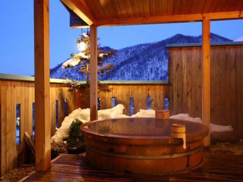 貸切風呂：妙泰乃湯/二方向に広がるパノラマ、屋外の開放感いっぱいの展望風呂でございます。※洗い場はございません。