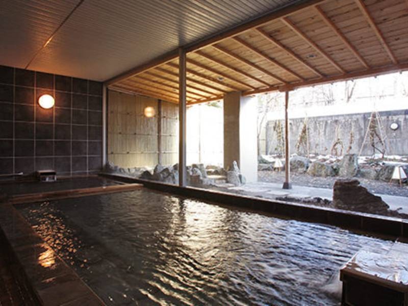 大浴場/翠蝶館の温泉はナトリウム塩化物泉。これは保温効果に優れ、身体がポカポカ温まることで免疫力を高める効果が期待できると言われています