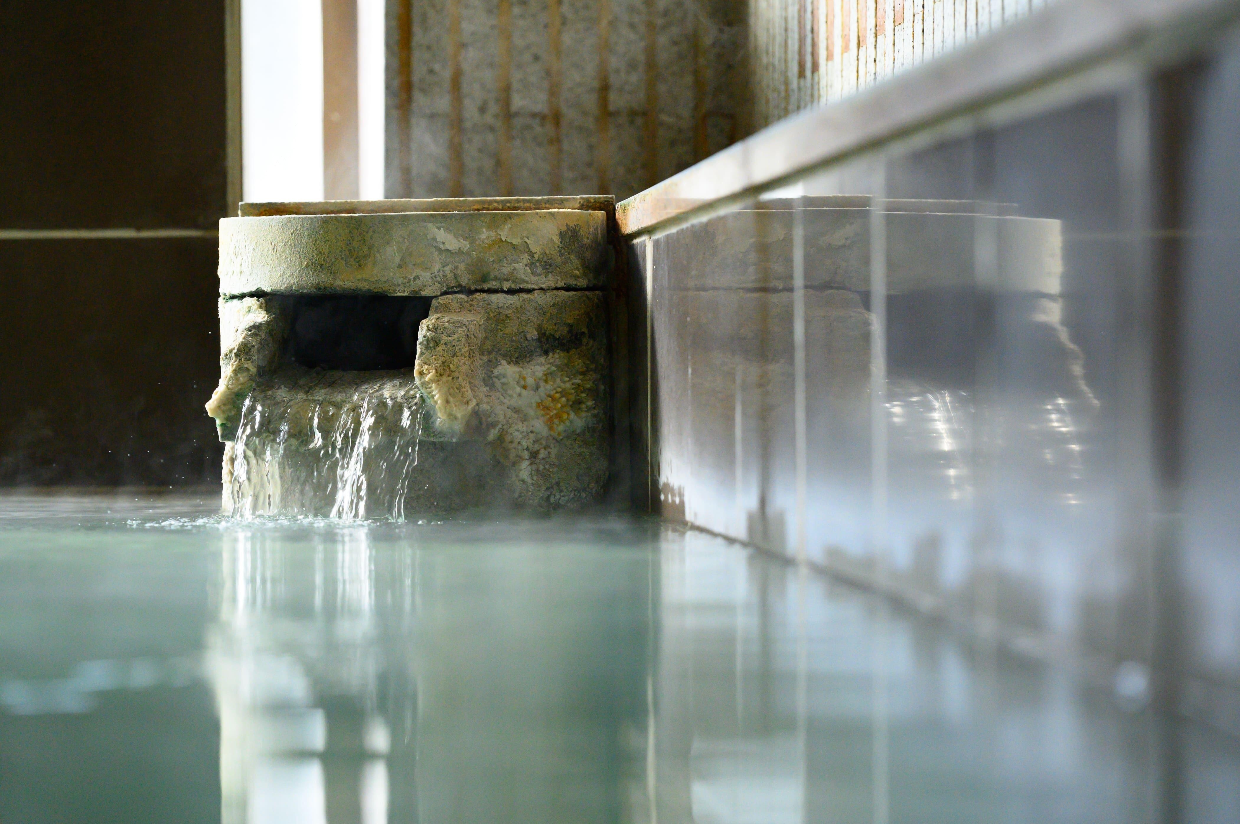 源泉100％かけ流しの湯