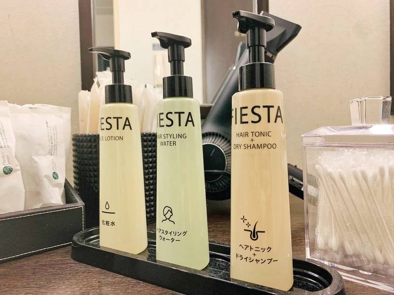男性のお客様にはトニック、化粧水、ヘアスタイリングウォーターをご用意。