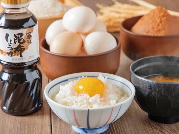 【朝食バイキング/例】北斗市自慢の白米と七飯町産の新鮮な「ななエッグ」は相性抜群！