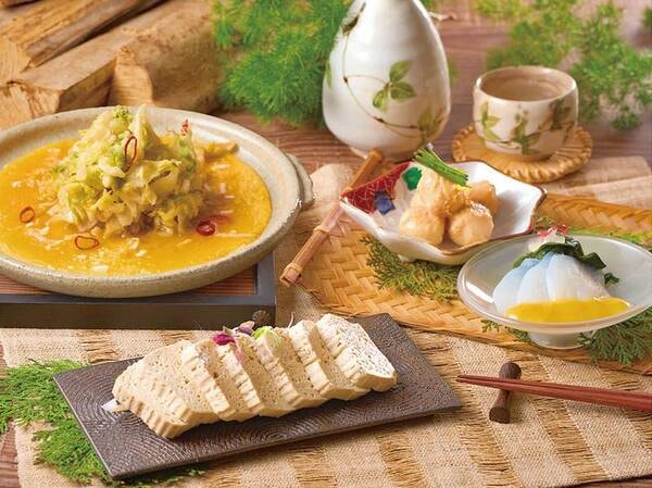 郷土料理※イメージ
飛騨地方に古くから伝わる漬物ステーキやこも豆腐など、
郷土料理もご用意しています。岐阜ならではの味をお楽しみください。