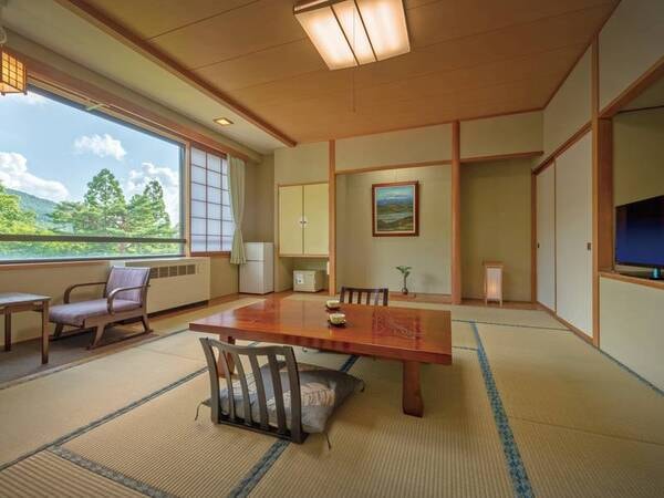 【和室/一例】和を基調とした落ち着いた客室。窓から見える蔵王の大自然を全室からお楽しみいただけます