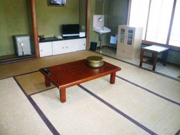 素朴な和室8畳【喫煙】※バス・トイレなし/一例