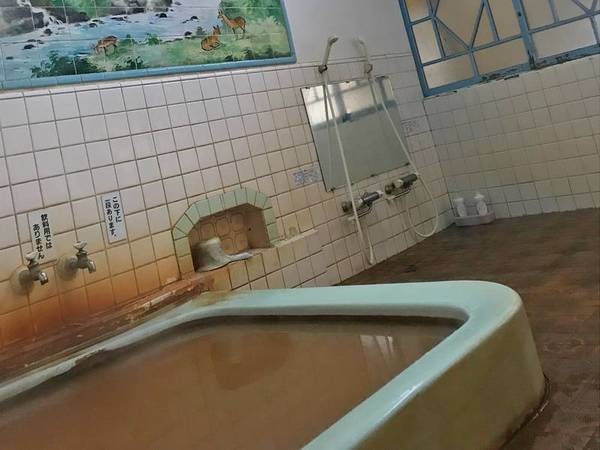 【大浴室】温泉通にも好評の含鉄泉の湯