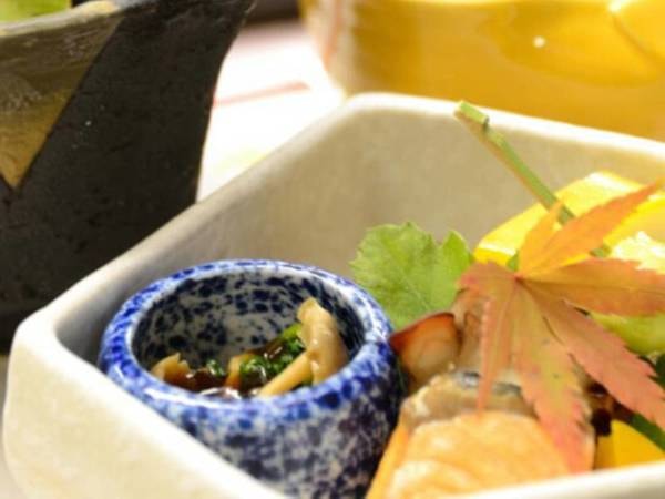 【夕食前菜/例】旬の素材を用いた前菜