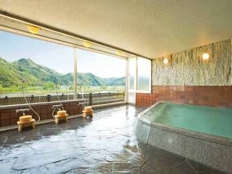 城崎温泉　お宿芹／円山川の風景を見渡す大浴場(男女別浴場、朝夕入れ替え)