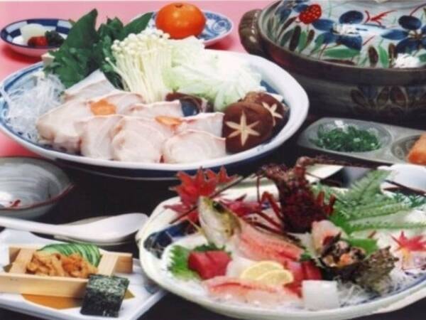 天然本クエ鍋料理の宿 紀州の宿白砂の 一年を通して 絶品グルメ天然本クエ鍋プラス豪華活伊勢海老お一人様一匹付 禁漁期間は地魚姿造り プラン 900円 和室 洗面付 ゆこゆこ