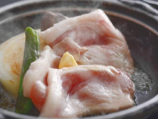【季節の会席/6~8月一例】三田ポークの陶板焼き 添え野菜