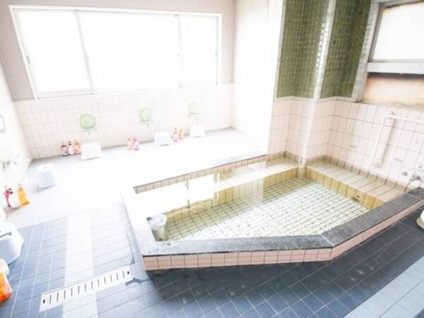 小浴場 明るい浴場です