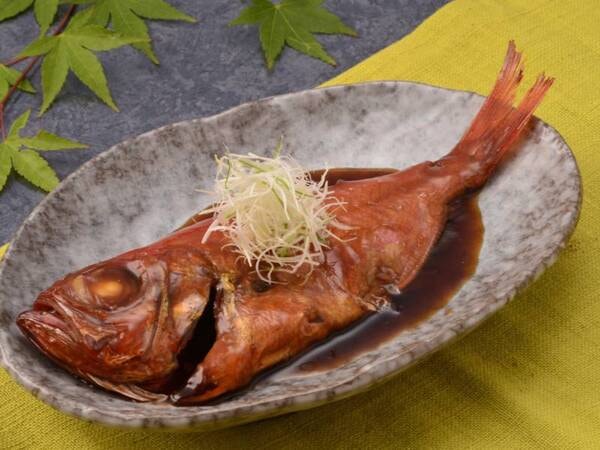 【夕食別注料理/一例】追加料金でキンメダイの煮付けに舌鼓