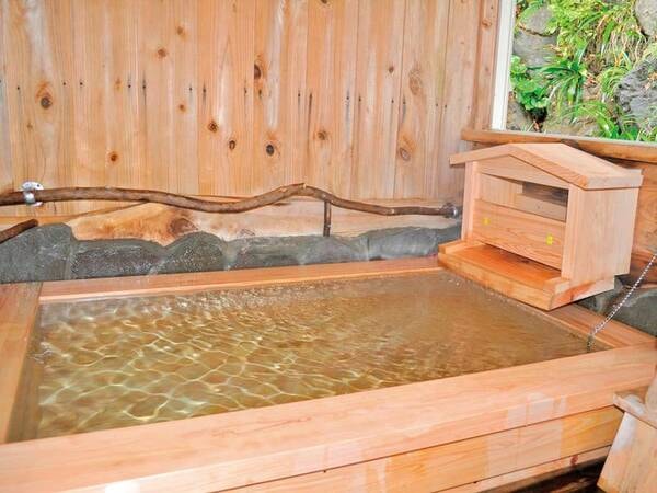 檜造り：貸切露天風呂
