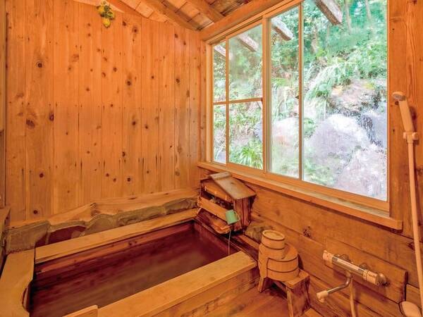 檜造り：貸切露天風呂