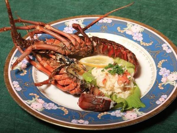 伊豆高原 ドッグリゾート ｏｎｅ ｍｏｒｅ ワンモア の ぷりっぷりの伊勢海老 磯の香りたつ鮑ステーキつき スープフォンデュのディナーコースプレミアムプラン 22 300円 25 トリプルルーム ペット同室可 ゆこゆこ