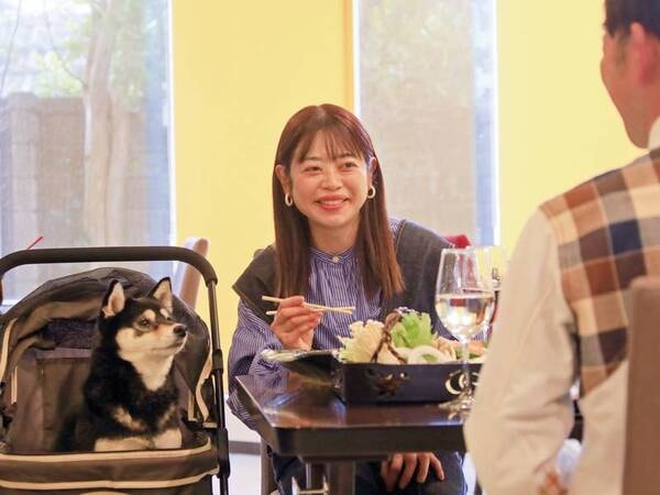 【レストラン】わんちゃんもご一緒にお食事会場へ
