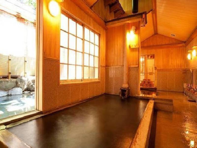 【姉妹館「田乃倉」大浴場】源泉かけ流しの湯浴みは格別