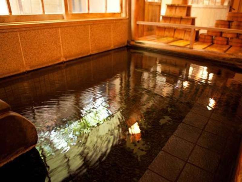 【姉妹館「田乃倉」大浴場】効能豊かな湯が注ぐ