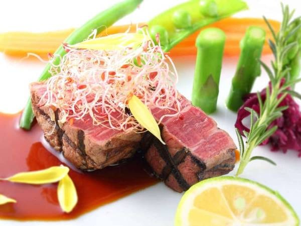 黒毛和牛ステーキメイン創作料理/一例
