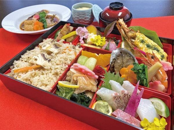 【あわび・鯛料理付き御膳/例】あわび料理・鯛料理をはじめ豪華味覚が勢ぞろいの御膳を楽しめる