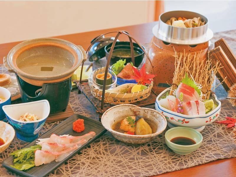 SKY-HILL HOTEL 伊豆高原の「【２食付き】リニューアル記念！シャボテン公園グループ3園１day入園チケットプレゼント」16,000円～！  ＜【禁煙】1F 和洋室【ユニットバス付】＞ 【ゆこゆこ】